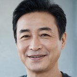 一位中年男性用户的头像，面带微笑